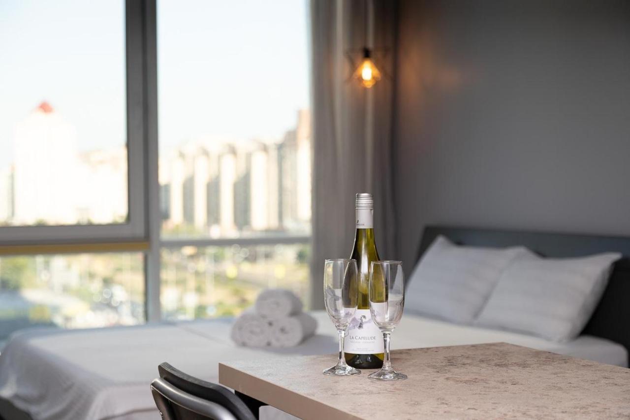 Stylish Panoramic Apartments. Smartplaza. Metro Minskaya キエフ エクステリア 写真