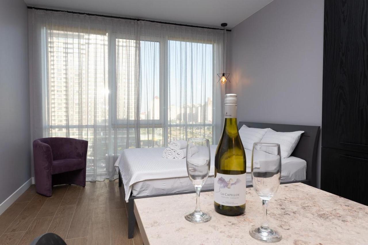 Stylish Panoramic Apartments. Smartplaza. Metro Minskaya キエフ エクステリア 写真