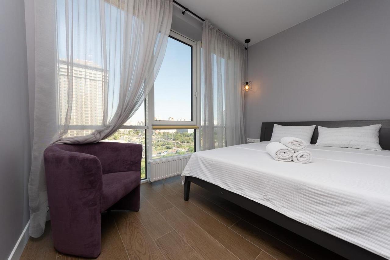 Stylish Panoramic Apartments. Smartplaza. Metro Minskaya キエフ エクステリア 写真