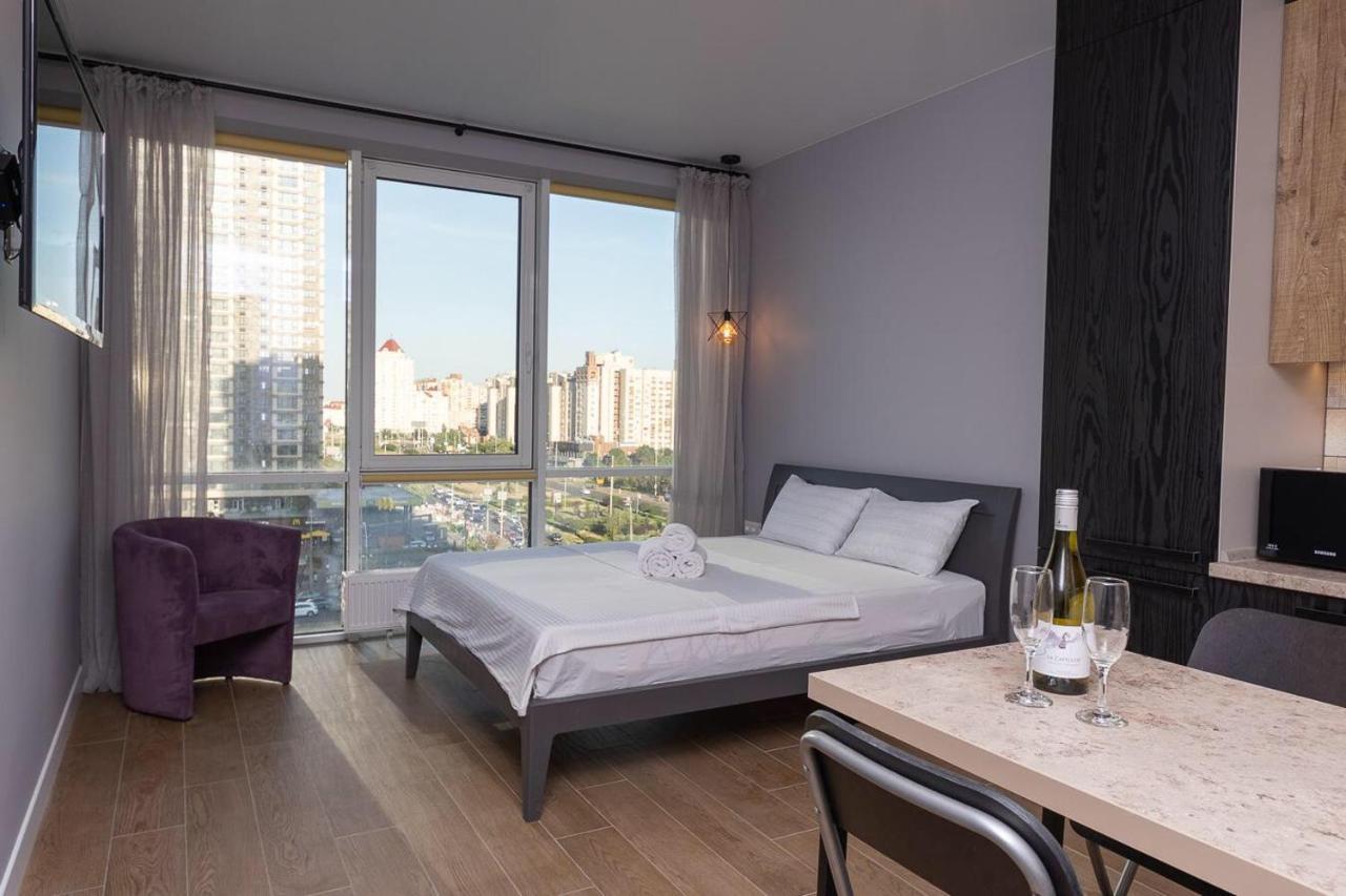 Stylish Panoramic Apartments. Smartplaza. Metro Minskaya キエフ エクステリア 写真